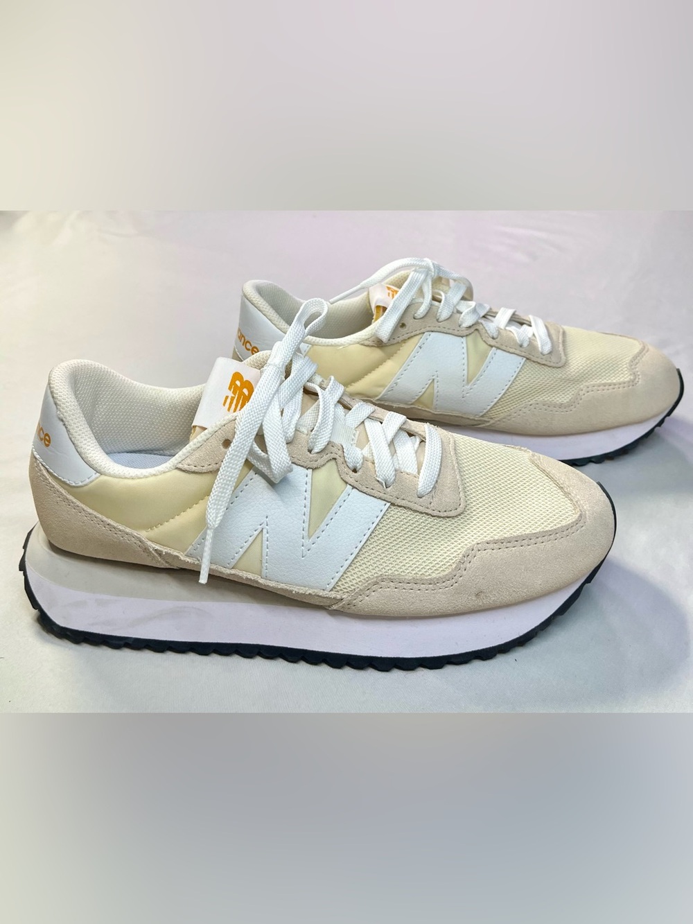New Balance Women’s 237 Running Casual Shoes Sneaker Cream White - 9 - Picture 2 of 13